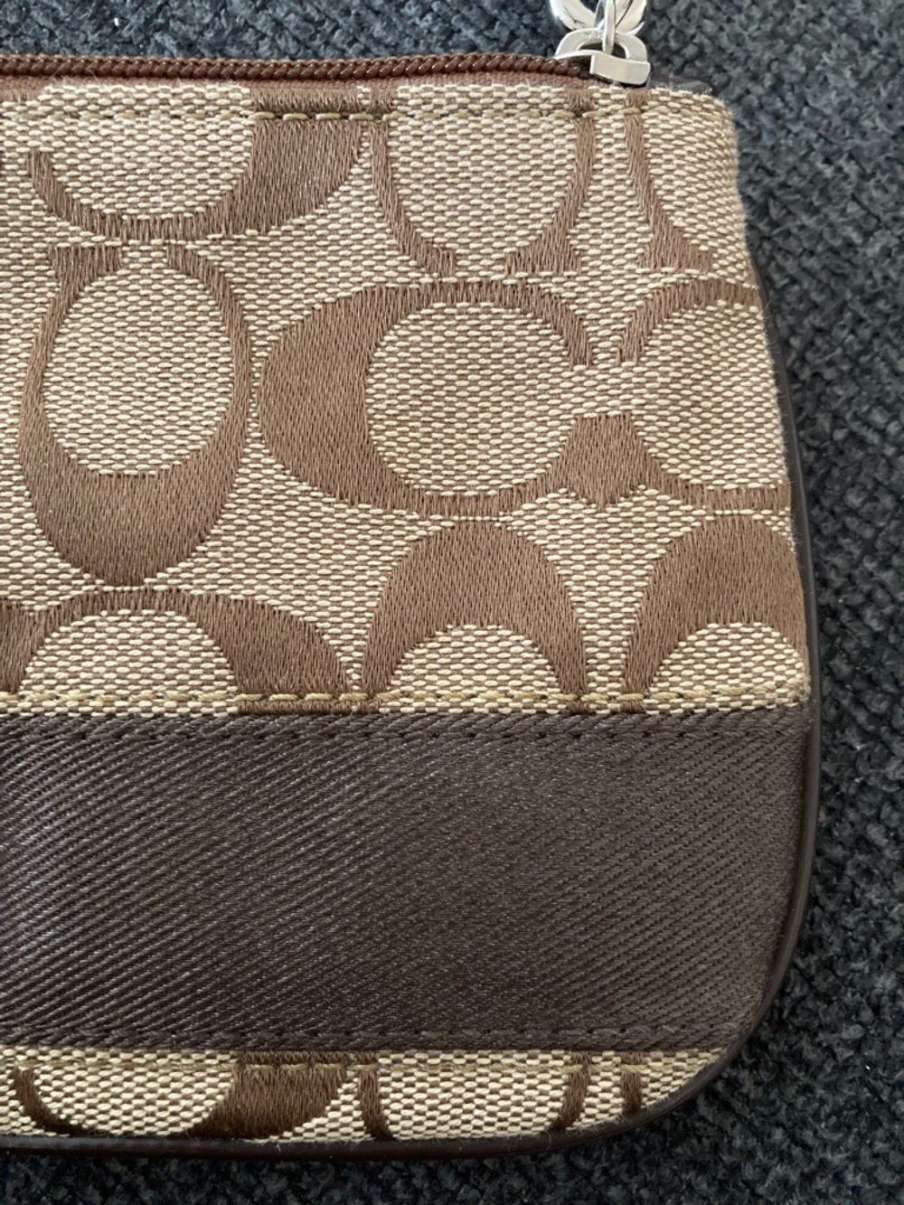 Coach Signature Khaki/Brown Logo Wristlet Canvas Patent Leather Strap & Trim - Picture 13 of 13